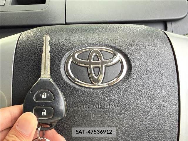 Toyota NOAH 2011-05 8074929-17