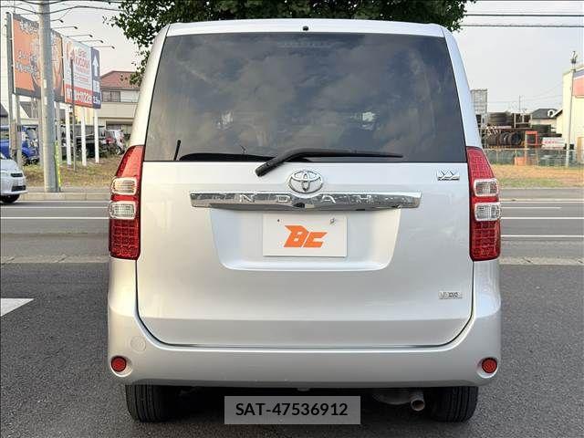 Toyota NOAH 2011-05 8074929-22