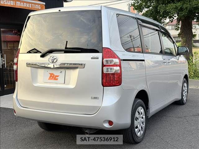 Toyota NOAH 2011-05 8074929-23