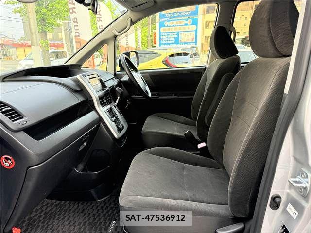 Toyota NOAH 2011-05 8074929-24