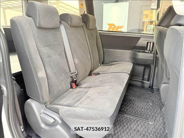 Toyota NOAH 2011-05 8074929-25