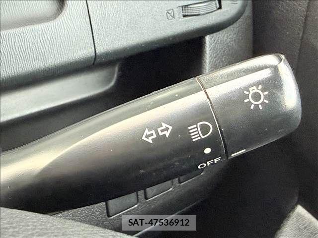 Toyota NOAH 2011-05 8074929-26