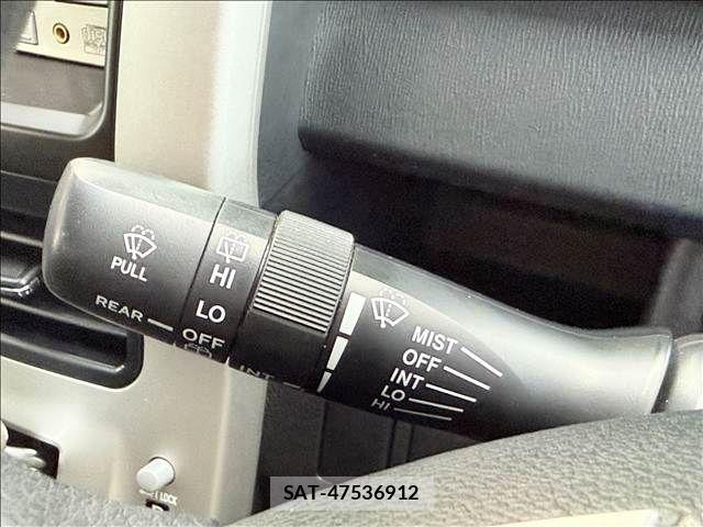 Toyota NOAH 2011-05 8074929-27