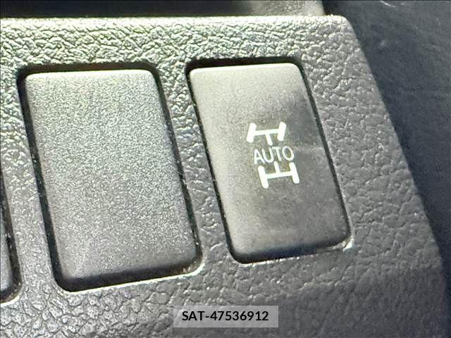 Toyota NOAH 2011-05 8074929-2