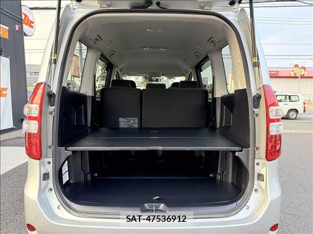 Toyota NOAH 2011-05 8074929-3