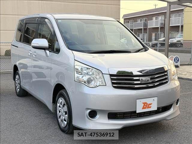 Toyota NOAH 2011-05 8074929-4