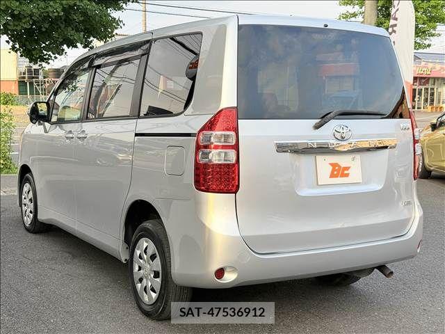 Toyota NOAH 2011-05 8074929-7