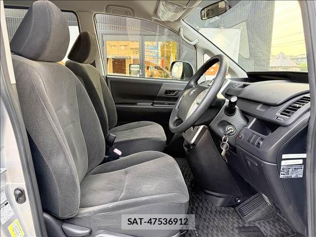 Toyota NOAH 2011-05 8074929-8