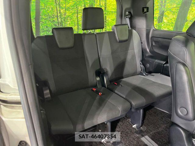 Toyota NOAH 2019-06 8074926-11