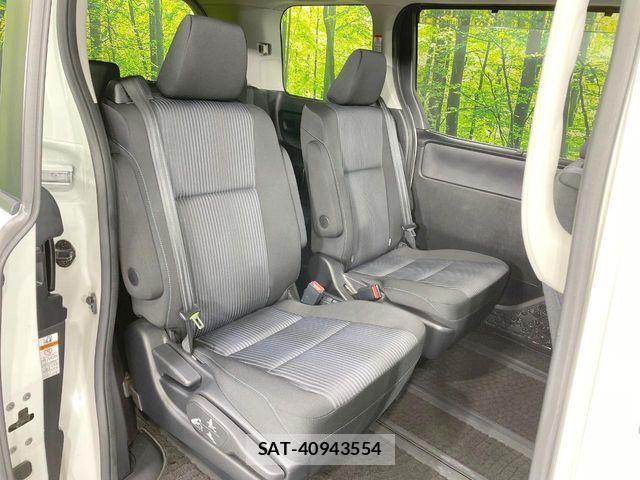 Toyota NOAH 2014-07 8074927-9
