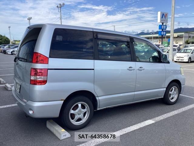 Toyota NOAH 2003-07 8100859-4
