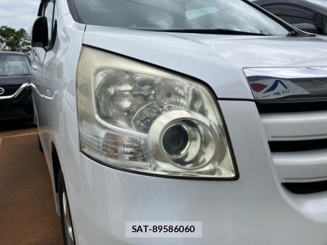 Toyota NOAH 2007-09 8100861-1