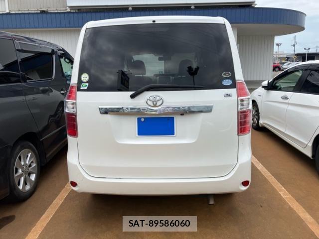 Toyota NOAH 2007-09 8100861-6