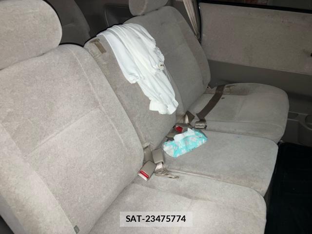 Toyota NOAH 2003-03 8100860-9