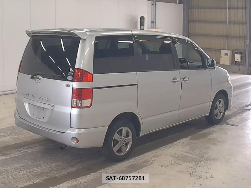 Toyota NOAH 2007-06 8120436-1