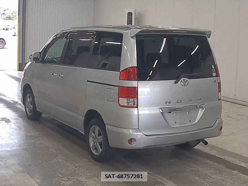 Toyota NOAH 2007-06 8120436-2