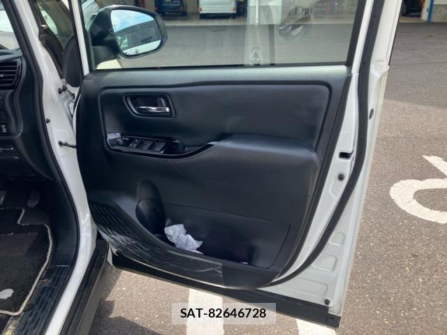 Toyota NOAH 2021-06 8158916-13