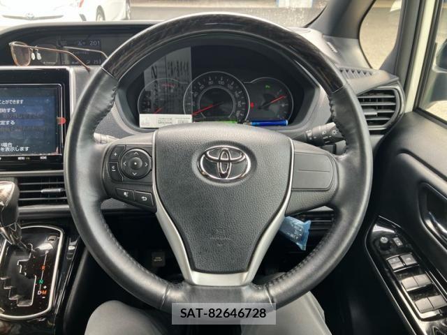 Toyota NOAH 2021-06 8158916-21