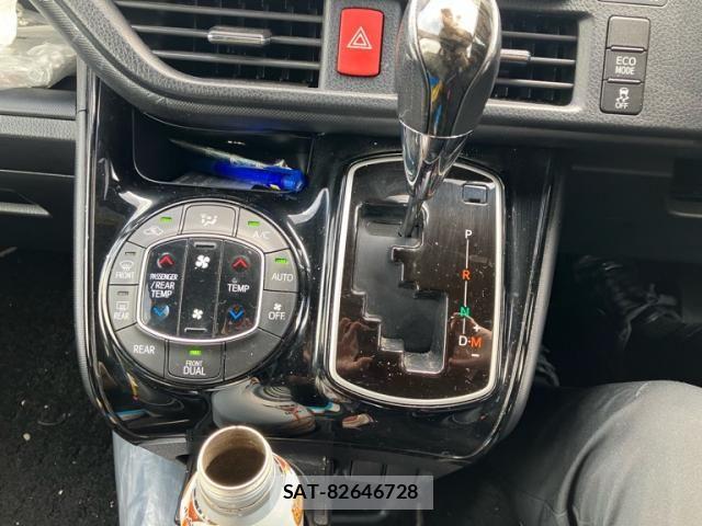 Toyota NOAH 2021-06 8158916-22