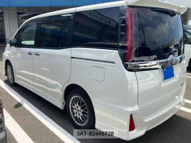 Toyota NOAH 2021-06 8158916-3