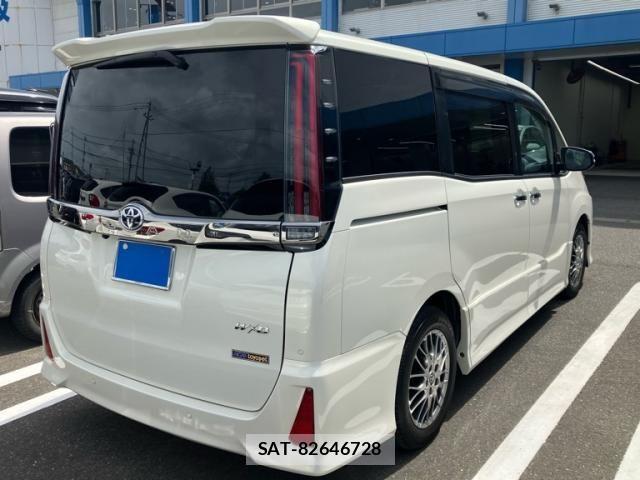 Toyota NOAH 2021-06 8158916-4