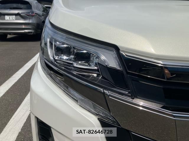 Toyota NOAH 2021-06 8158916-5