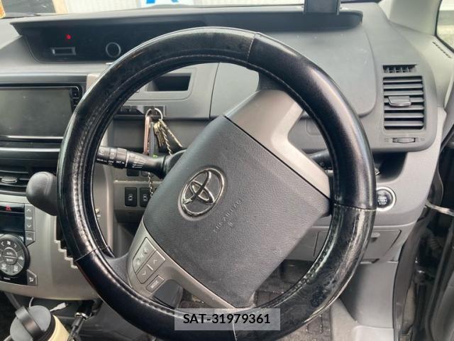 Toyota NOAH 2009-11 8158915-11