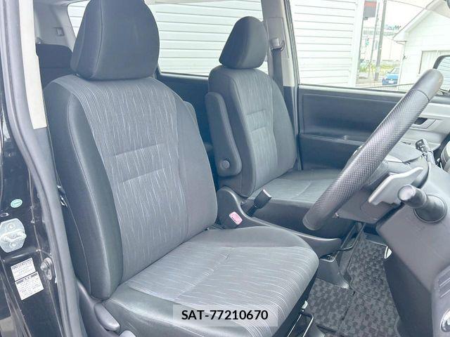 Toyota NOAH 2012-06 8209177-9