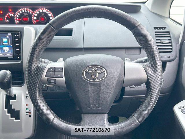 Toyota NOAH 2012-06 8209177-12