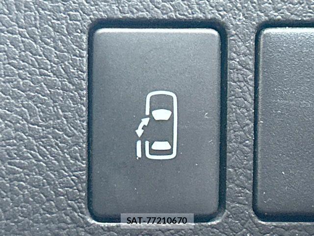 Toyota NOAH 2012-06 8209177-2