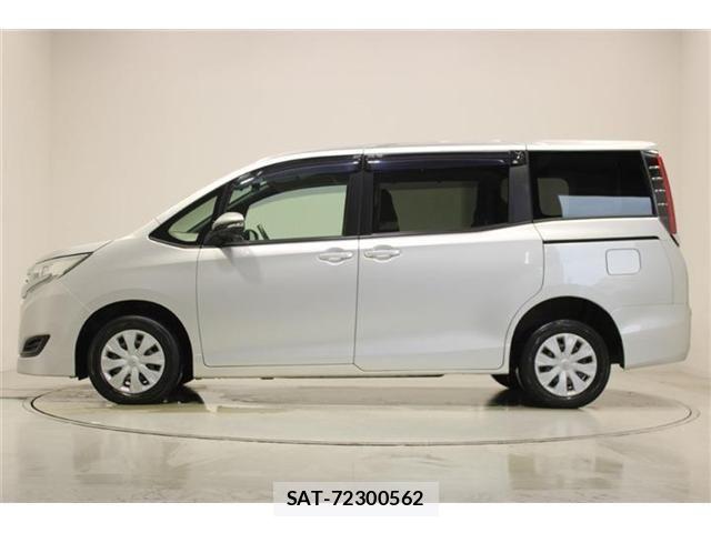 Toyota NOAH 2019-04 8209174-9