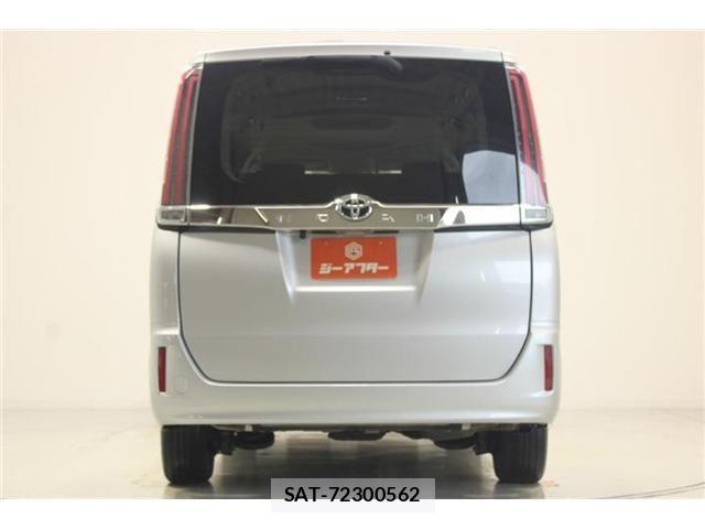 Toyota NOAH 2019-04 8209174-11