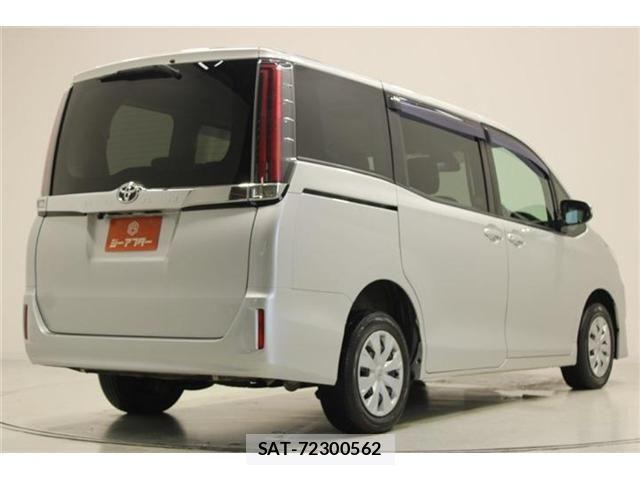 Toyota NOAH 2019-04 8209174-12
