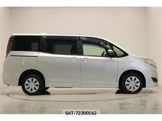Toyota NOAH 2019-04 8209174-13