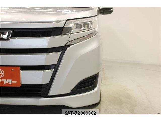 Toyota NOAH 2019-04 8209174-14