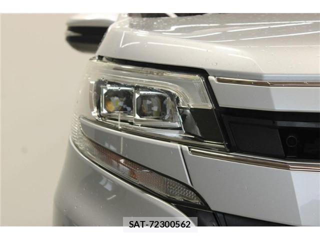 Toyota NOAH 2019-04 8209174-17