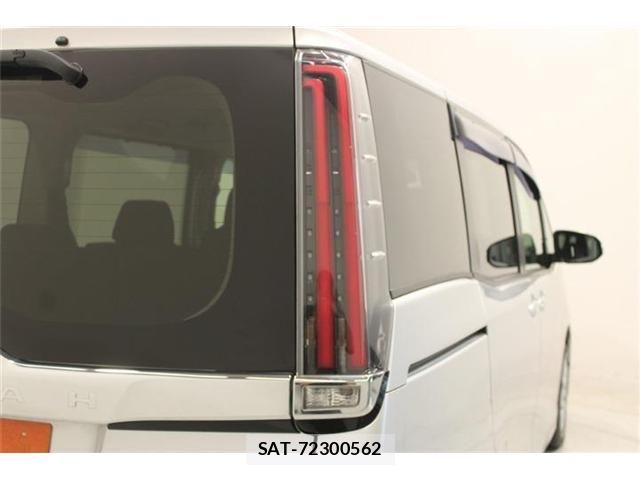 Toyota NOAH 2019-04 8209174-18