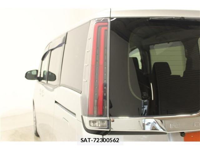 Toyota NOAH 2019-04 8209174-19
