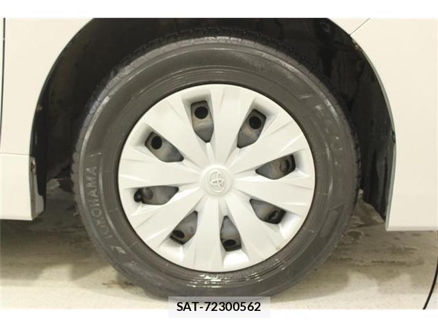 Toyota NOAH 2019-04 8209174-22