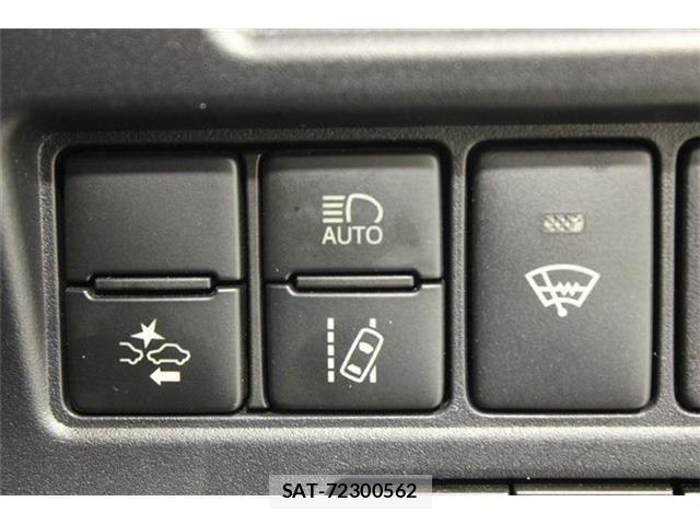 Toyota NOAH 2019-04 8209174-5