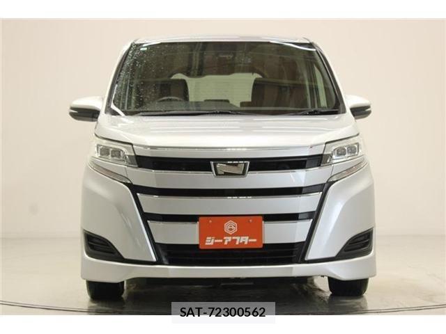 Toyota NOAH 2019-04 8209174-7