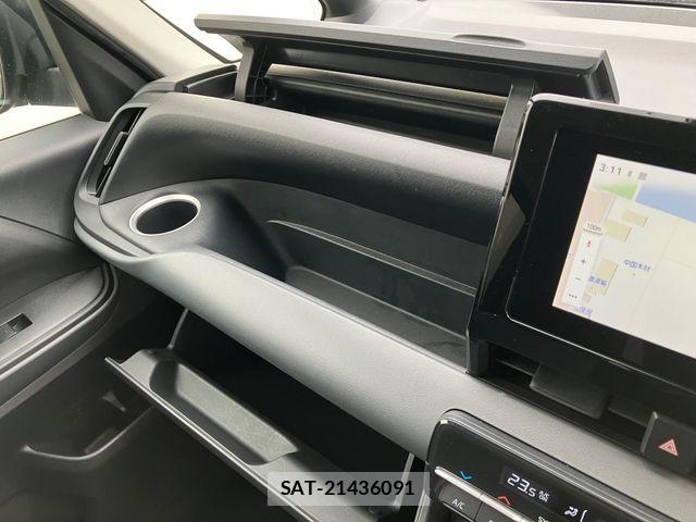 Toyota NOAH 2023-07 8209170-11