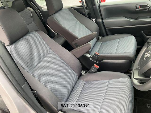 Toyota NOAH 2023-07 8209170-13