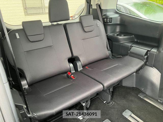 Toyota NOAH 2023-07 8209170-15