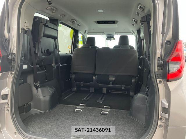 Toyota NOAH 2023-07 8209170-17