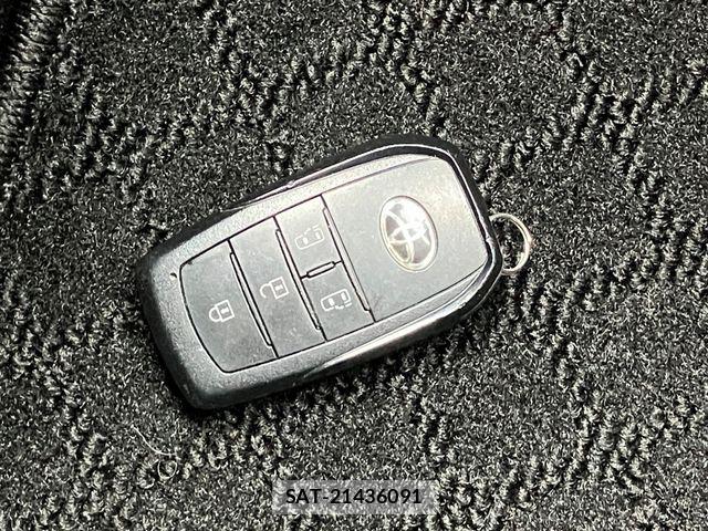 Toyota NOAH 2023-07 8209170-18