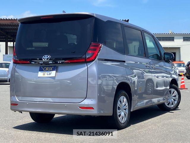 Toyota NOAH 2023-07 8209170-2