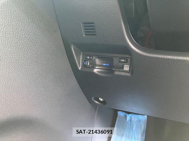 Toyota NOAH 2023-07 8209170-6