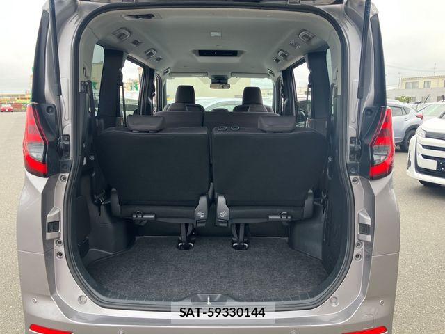 Toyota NOAH 2023-08 8209169-15