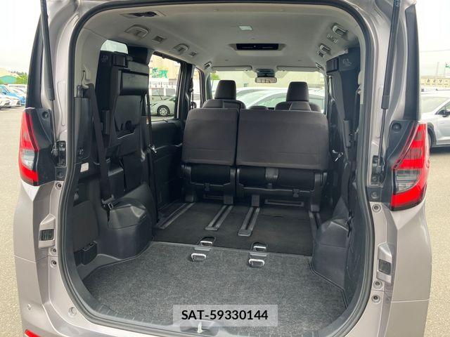 Toyota NOAH 2023-08 8209169-16